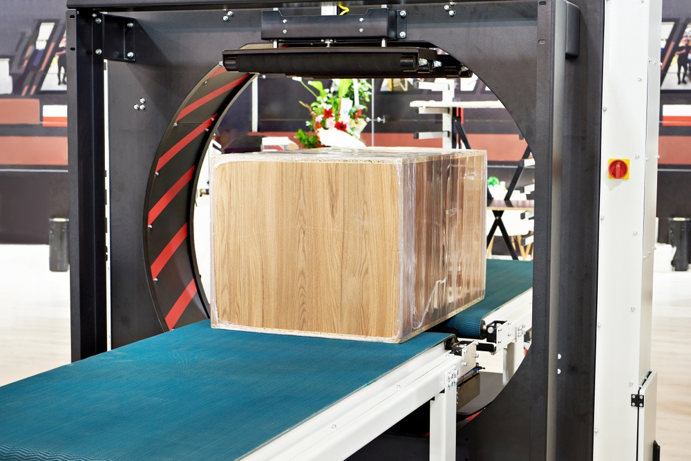 Horizontal stretch wrapping machine